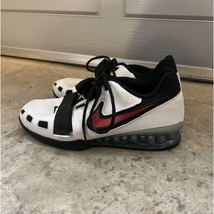 Like new! Nike Romaleo 2, size 9